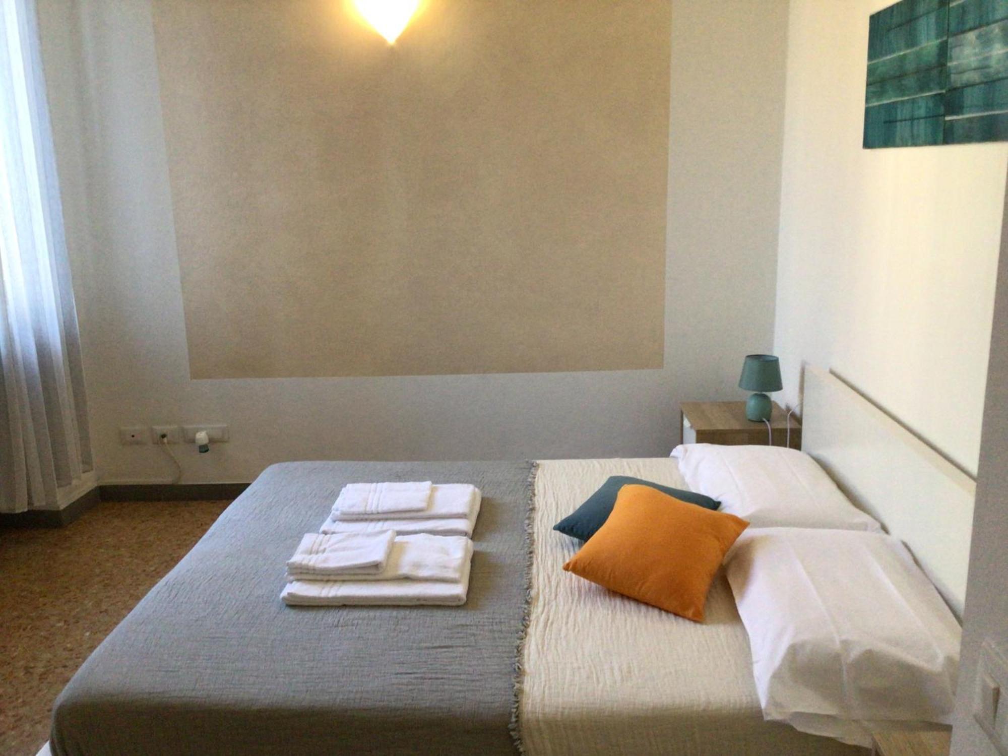 A Due Passi Da Giulietta-Casa Montecchi Βερόνα Εξωτερικό φωτογραφία